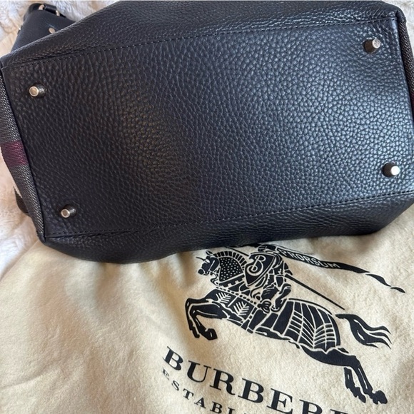 Authentic Burberry Maidstone Bag in Very Good Condition - Picture 4 of 11